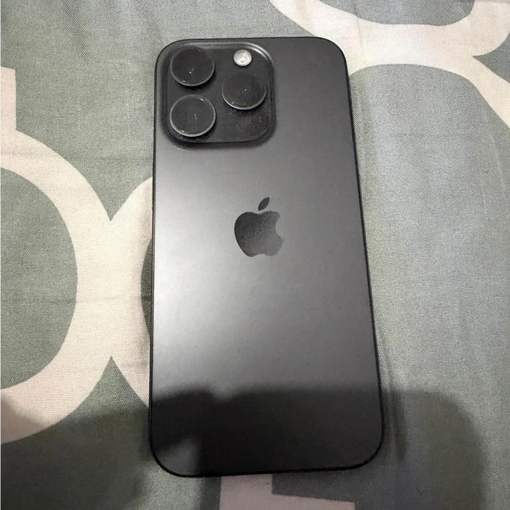 Apple iPhone 15pro 128GB unlocked in Black - Picture 1 of 6